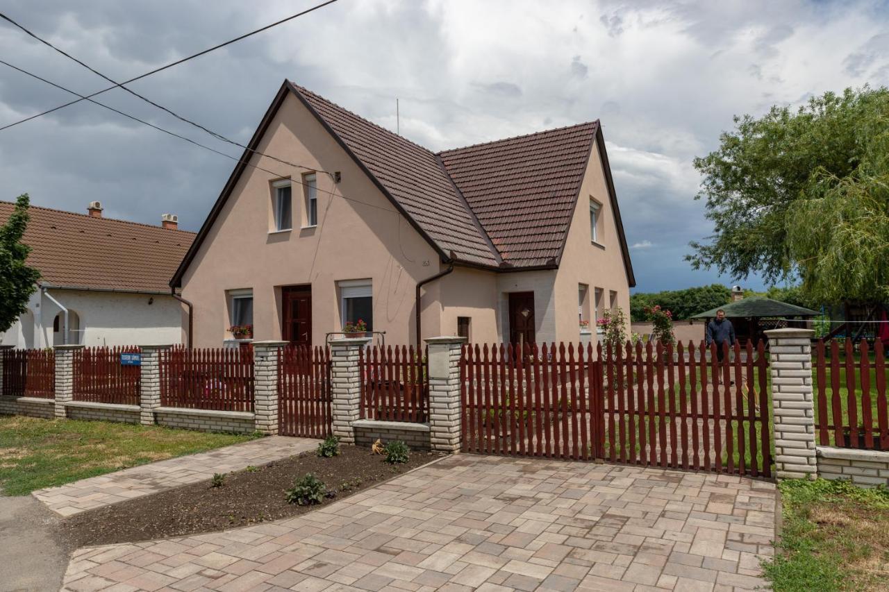 Linett Apartman Гайдусобосло Екстер'єр фото