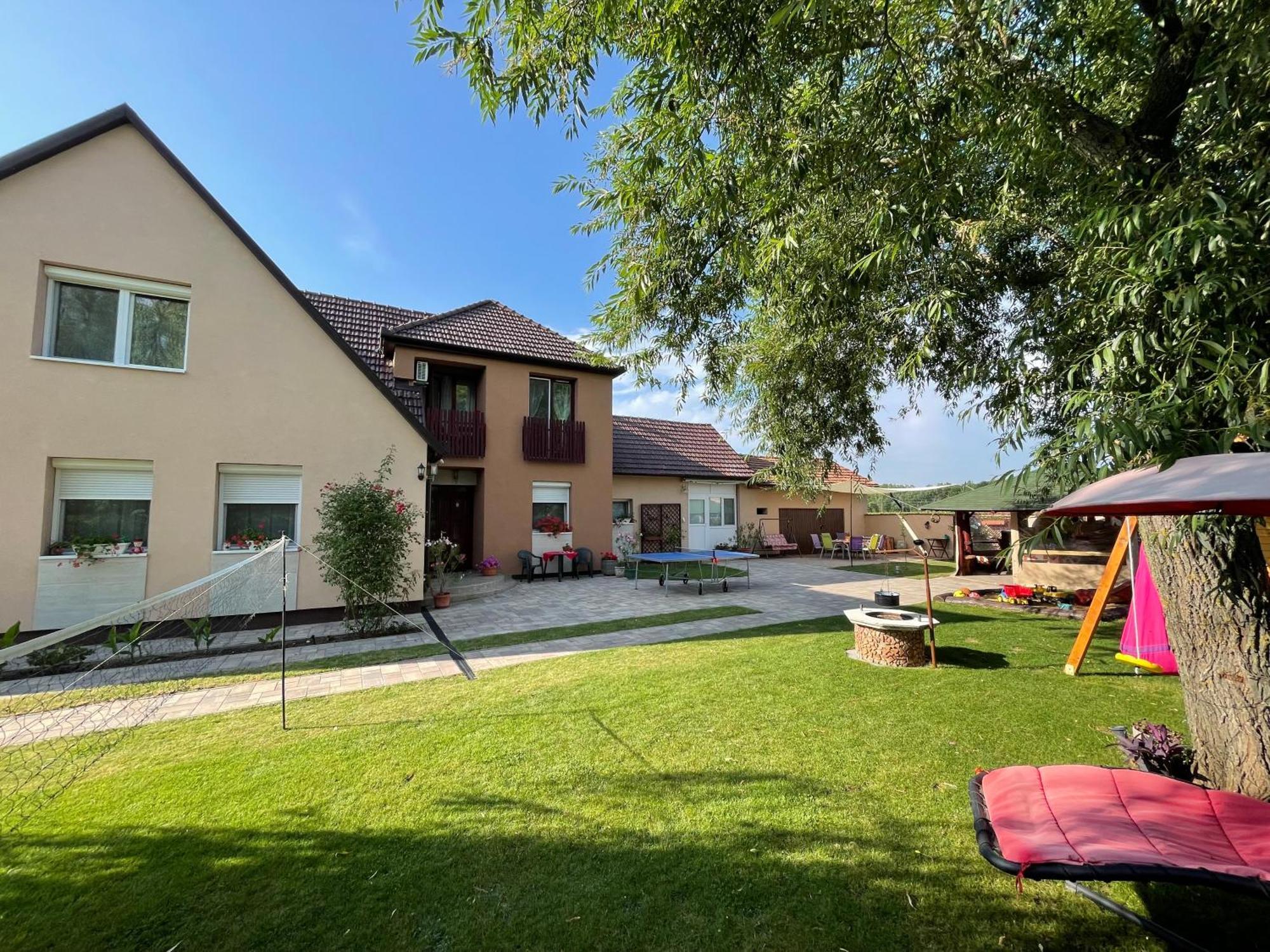 Linett Apartman Гайдусобосло Екстер'єр фото